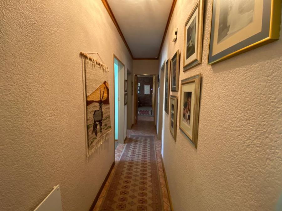 4 Bedroom Property for Sale in Kannoniers Park North West